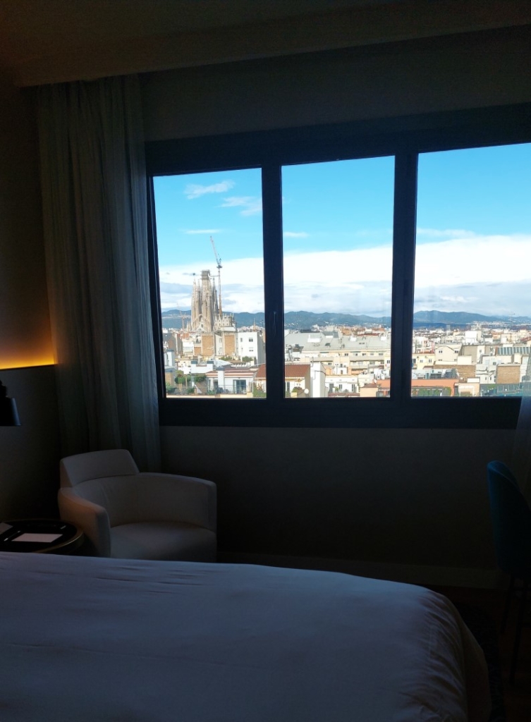 Der Blick aus einem Hotezimmer des "Hotel Renaissance Barcelona" - mit direktem Blick auf die Sagrada Familia!