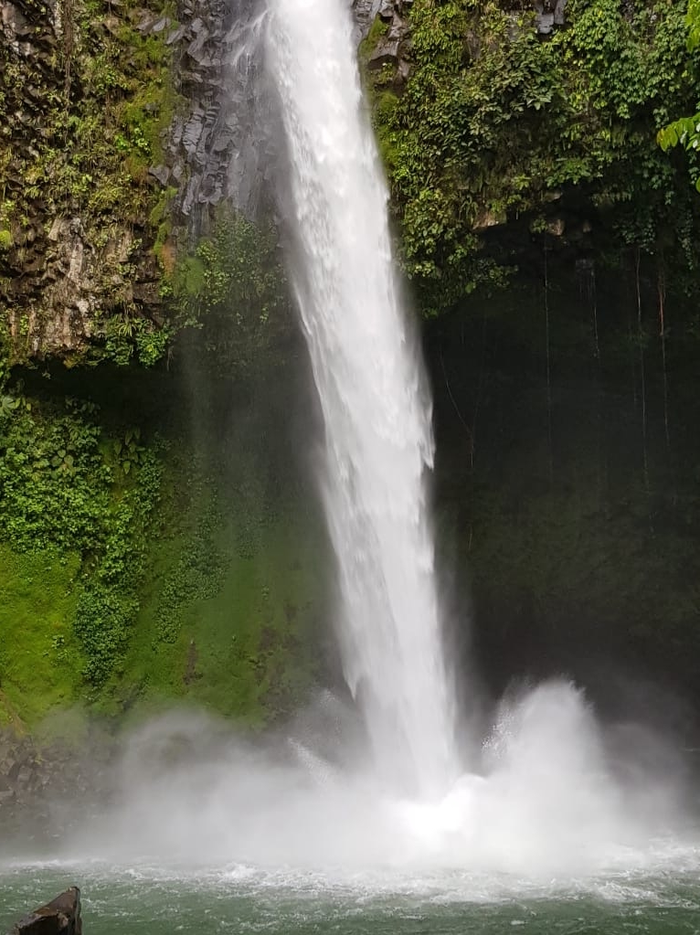 ein Wasserfall in Costa Rica