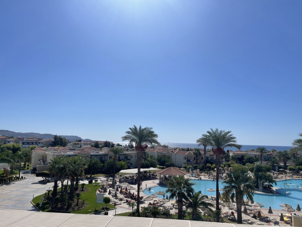 Blick auf den Pool im Hotel Lindos Princess Beach